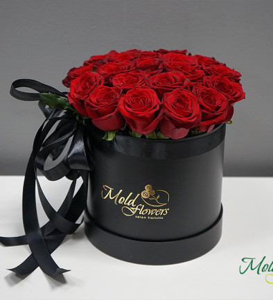 Черная коробка с красными розами Фото 394x433